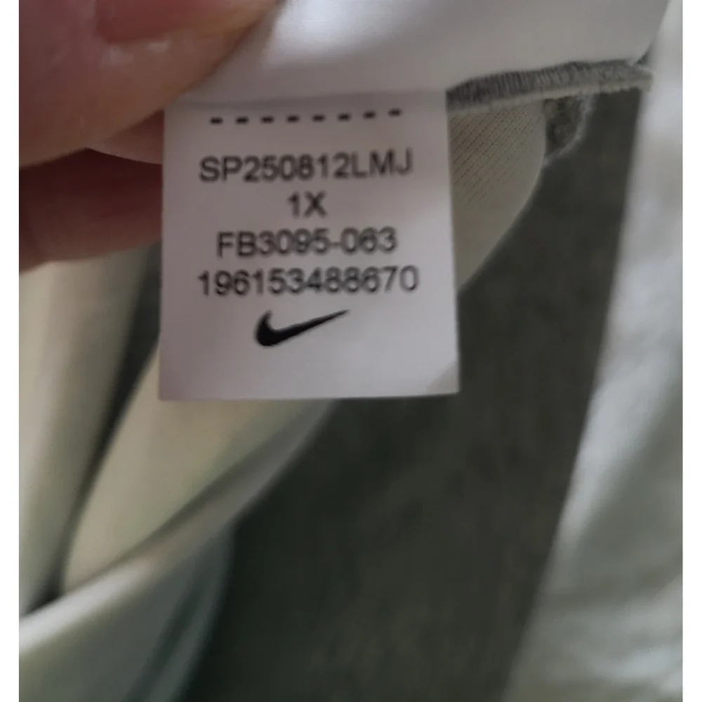 Nike sportswear essential